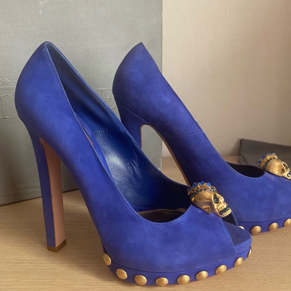 Alexander Mcqueen Blue Suede Skull Pumps - Size 40